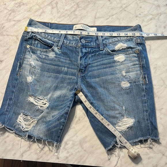 Abercrombie & Fitch Longer Jean Shorts sz 6 w28 like New - Picture 7 of 7